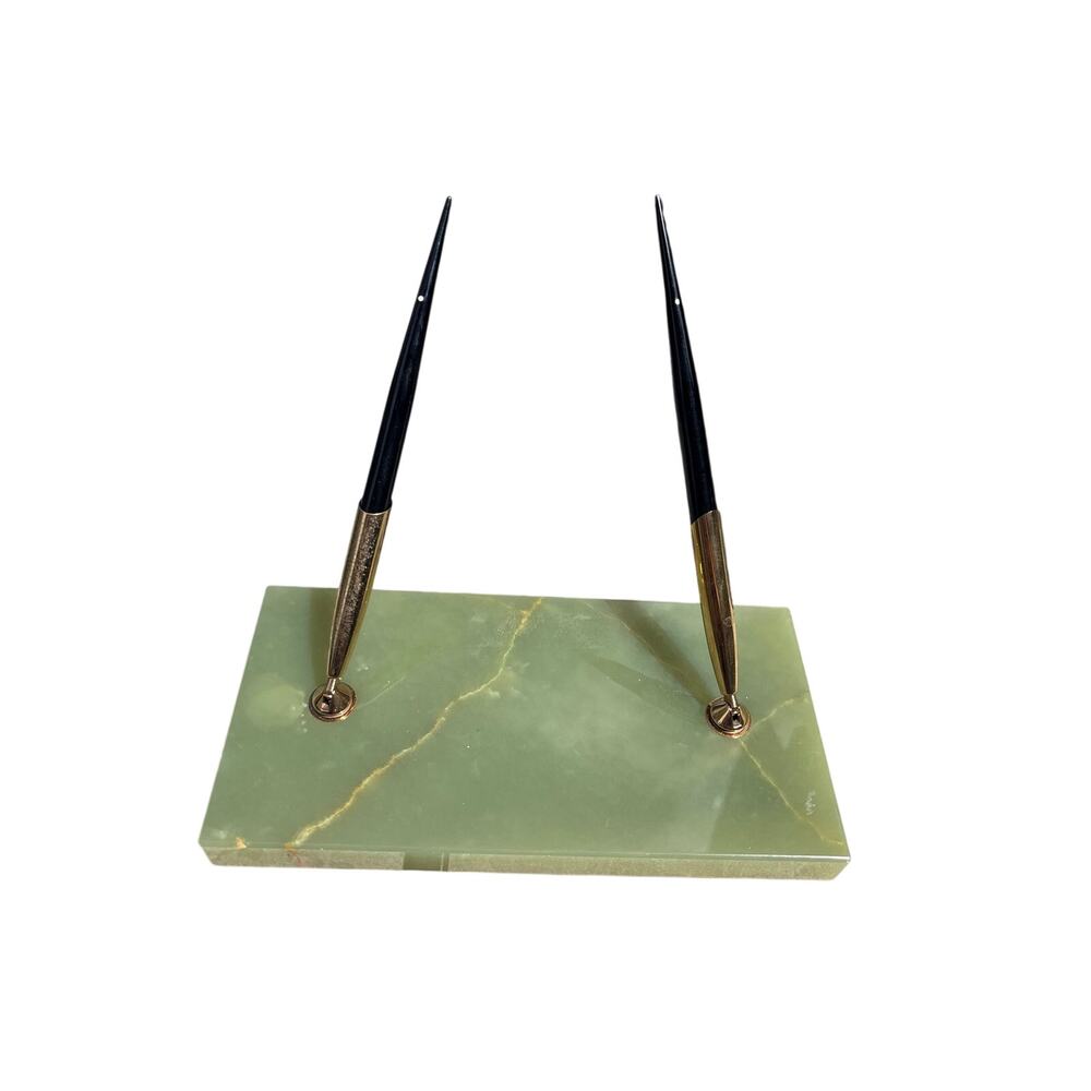 Schaeffer white dot fountain pen and ballpoint pen set on green Onyx base